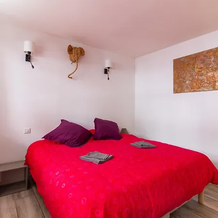 T4 Quartier Saint-georges -le Picomax- Апартаменты *