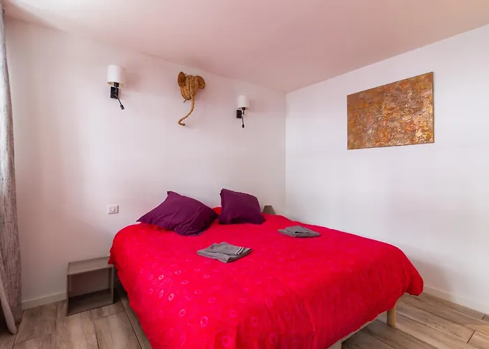 T4 Quartier Saint-georges -le Picomax- Апартаменты *